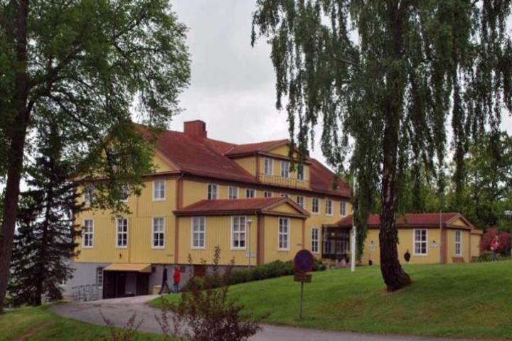 Stf Ljungskile Folkhoegskola Hostel And Hotel エクステリア 写真